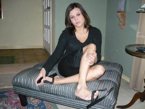 sandalsandspankings:A whole lot of sandal spankings about to go down.