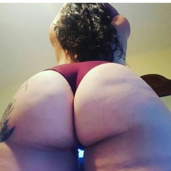 poundyourwife:  dabootysquad:  #NightBooty  Mmmm made for Big Black Cock