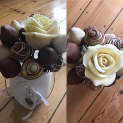 food-porn-diary:  Will never get bored of making these. Chocolate strawberry roses [550x550]