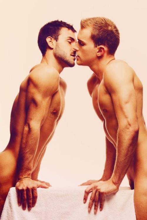 anotherdaylightgallery:  http://anotherdaylightgallery.tumblr.com