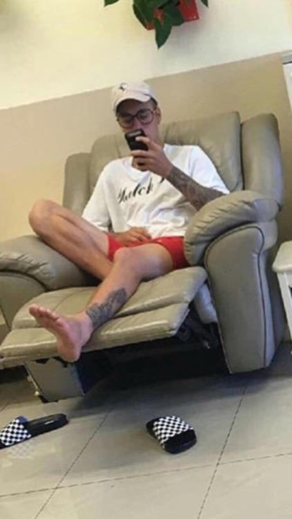 aspergaythoughts: Good GAWD the things I’d do to those feet if I was given the chance!!!!! Credit to