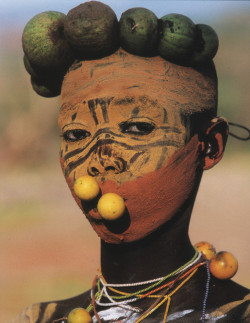 fotojournalismus:   Natural Fashion from Ethiopia’s Omo Valley Photographs by Hans Silvester 