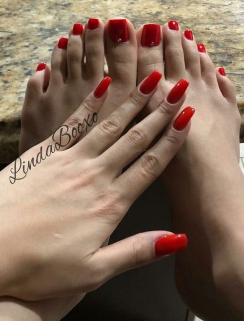 crazysexytoes:  Gorgeous hands and feet. adult photos