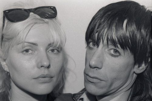 wollyspeed: evalalaluna:   twixnmix: Debbie Harry and   Iggy Pop photographed by Chris Stein, 1977.    Woah.   Qq 