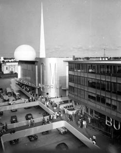 the-gas-station:  City of the Future  Design: Norman Bel Geddes, “Magic Motorways” from GM’s Futurama Entrance to the General Motors’ Exhibit at the New York World’s Fair of 1939-1940. The exhibit attracted nearly 25 million people. - Via: