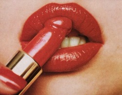 iamthesubmissiveone:  Mmm, my favorite lipstick. Thinking naughty thoughts ;) 