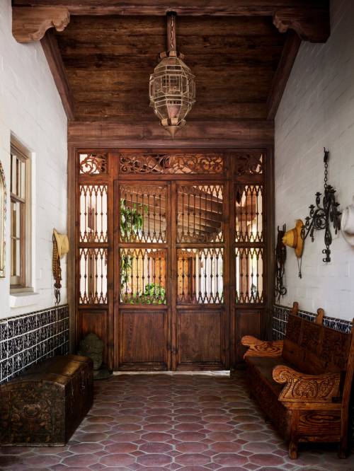 thenordroom:Spanish-style home of actor Rainn Wilson | photos by Douglas FriedmanTHENORDROOM.COM - I