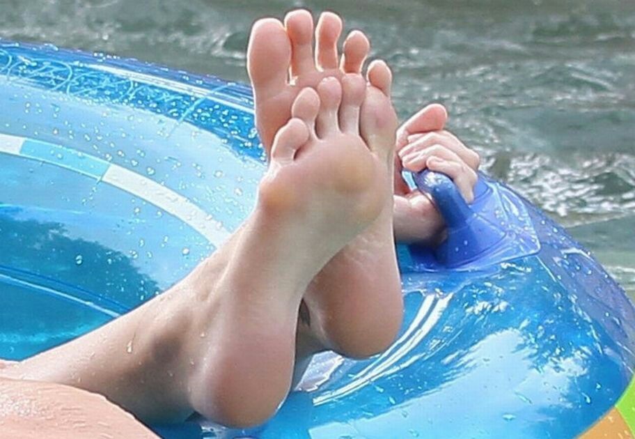 Katy Perry Footjob