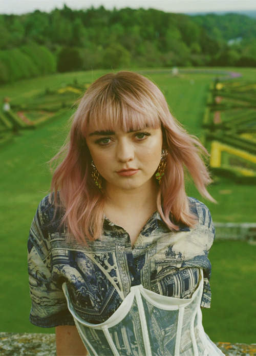 Porn Pics thequeensofbeauty:Maisie Williams photographed