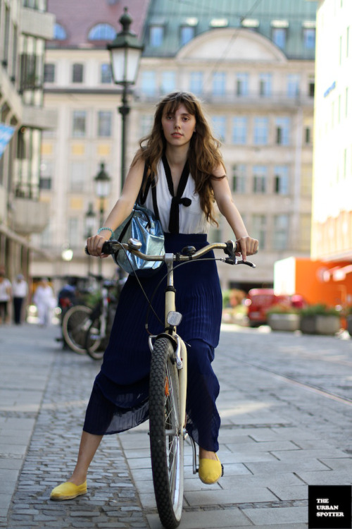 (via On the Street…..Natalia | TheUrbanSpotter)