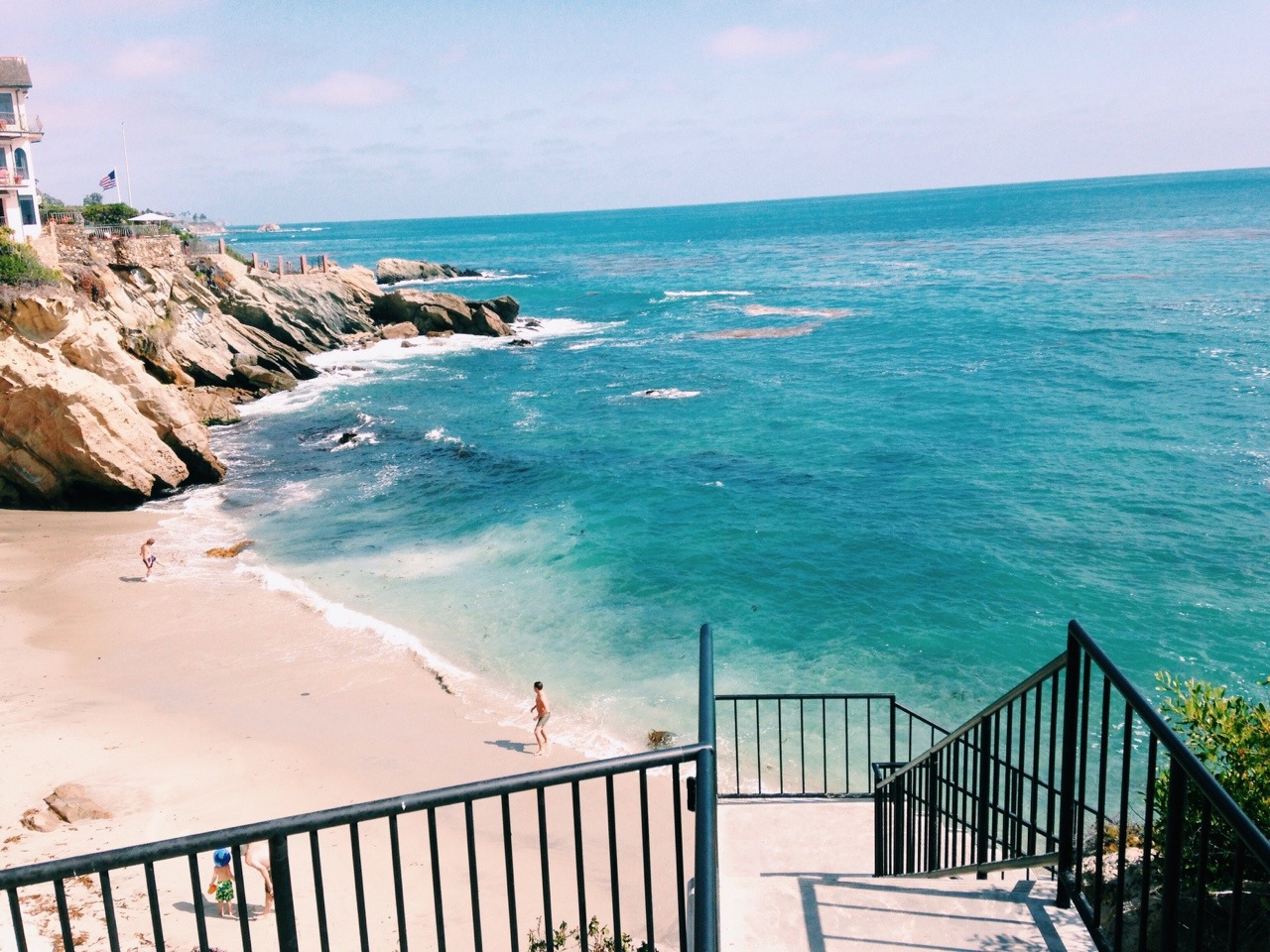 l-a-g-o-o-n:  thelifeofjessicaa:  Instagram: @thelifeofjessicaa  ☀ my blog is splashed