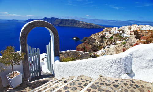 elladaa:Σαντορίνη ~ SantoriniΦεύγω ψηλά για το βουνόκι ύστερα πέφτω στο γκρεμόκαι ταλαντεύομαι στα β