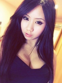 selfieishgirls:  What a cutie