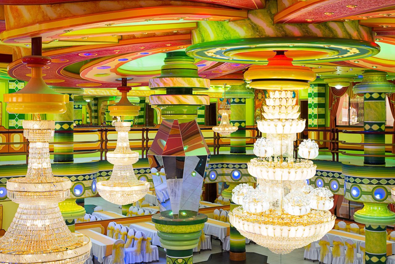 newyorker:  Bolivia’s Dream Houses in the SkyThe Bolivian architect Freddy Mamani