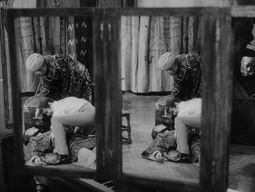 10oclockdot: Triple mirrors and tri-fold mirrors in film: the visual legacy of The Smiling Madame Be