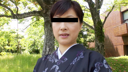nukimaru:  パコパコママ  泣きボクロがそそる純和風熟女の着物痴態沖田千賀子