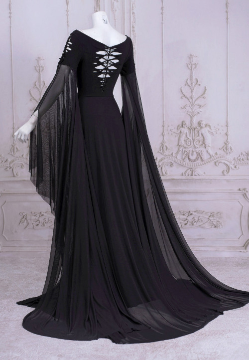 Favourite Designs: Wulgaria Various ‘Gothic’ Gowns [x] [x] [x]