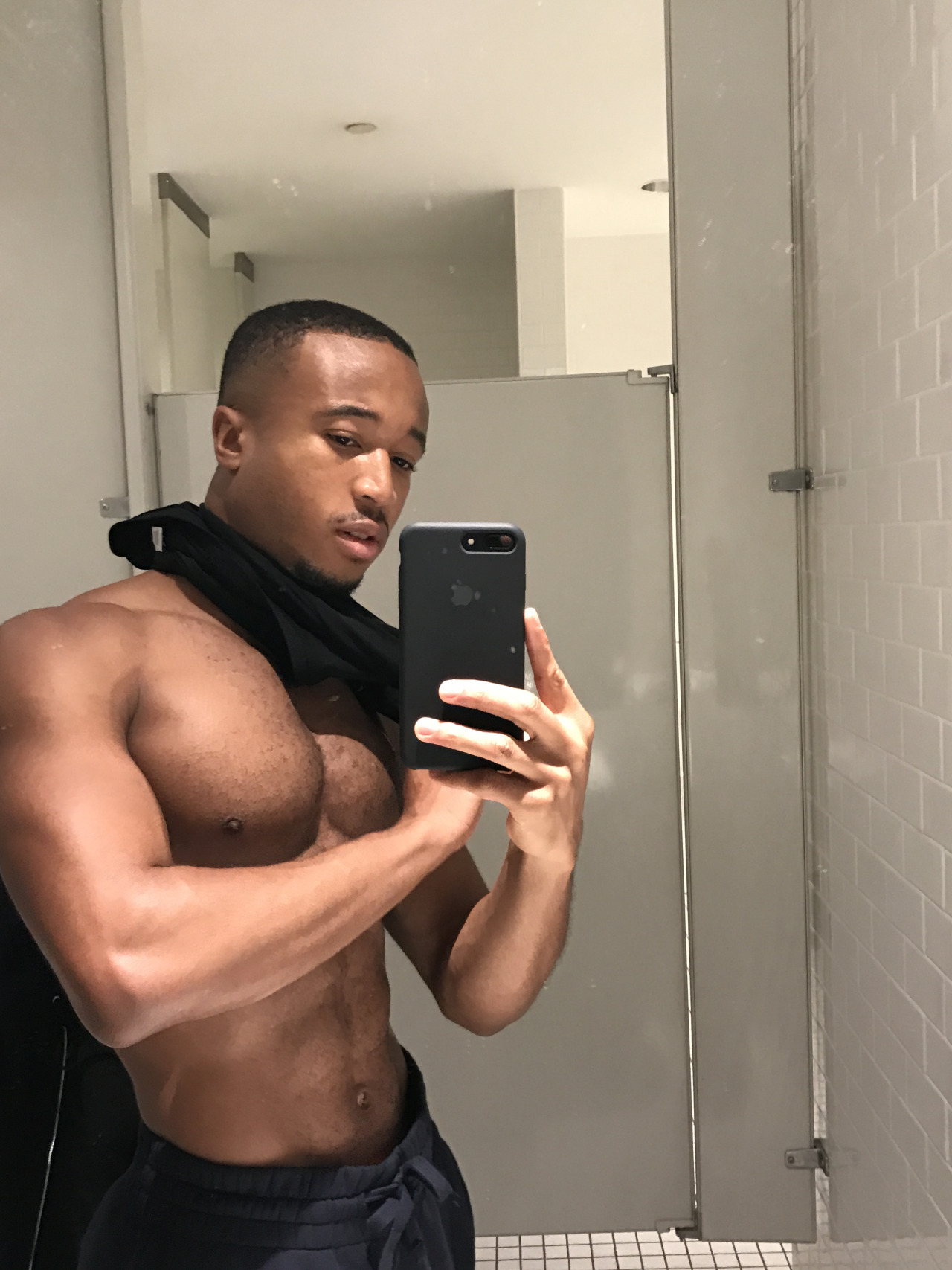 childrenofthehigher:  Noah  This dude….and all that ass! 