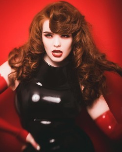 miss-deadly-red:The epitome of MissDeadlyRed