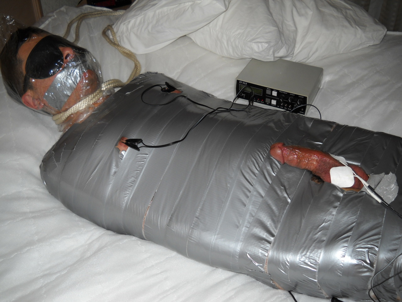 gaybdsmbreathcontrol:  Bagged, saran, mummified and electro 