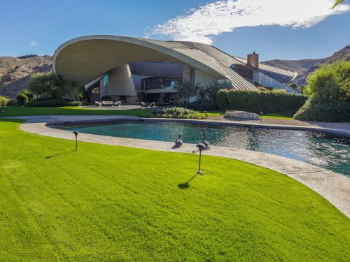 ombuarchitecture:  Bob Hope House Palm Springs • California By Architect John Lautner via USA Today