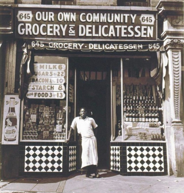 Sex atomicrobotlive:Harlem grocer standing in pictures