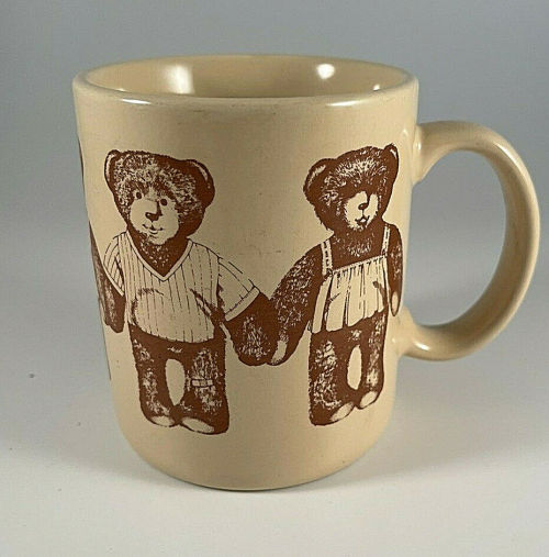 coolmugsifound:“Teddy bear” mug (1980s, Japan)source