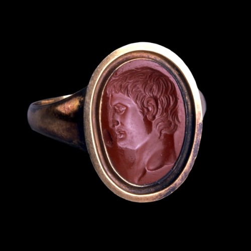 tiny-librarian: Red jasper intaglio: portrait head of Mark Antony Roman, about 40-30 BC The engraver