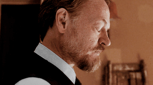 cestpasfaux24601:Jared Harris in The Quiet Ones (2014) bonus ~