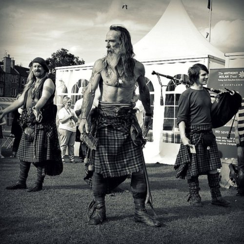 men should wear skirts!Clanadoniakilt interpretation - brought to a new creativity!