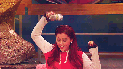 Normal ! jogaram glitter em mim 