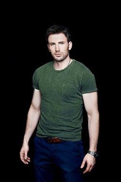 weheartchrisevans: As a kid, I loved cartoons, comics, and Disney. Pixar started making really good movies when I was younger. So if I wasn’t an actor, I’d probably be working in the animation industry. 