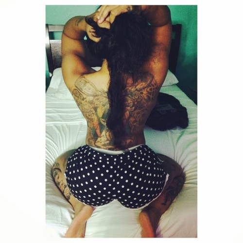 ratedthickent:  Big booty BUNZ