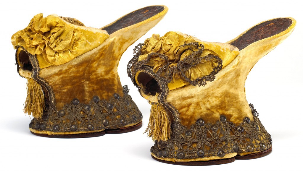 collectorsweekly:  These Chopines Weren’t Made for Walking: Precarious Platforms