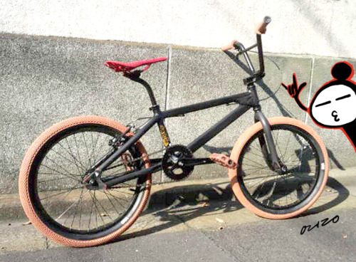 ozizo:  Bmx for my commuting. It’s safe driving slowly.  So very slowly. Ha-ha! 、、、 original cartoon