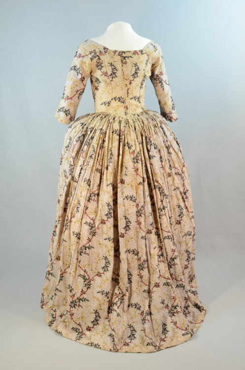 Robe à l’anglaise ca. 1770From the Irma G. Bowen Historic Clothing Collection at the University of N