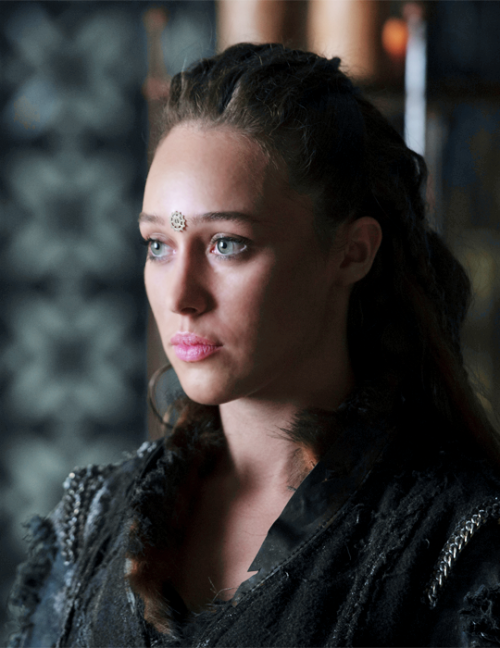 celebritiesandmovies: Commander Lexa - 2x06 / 3x03