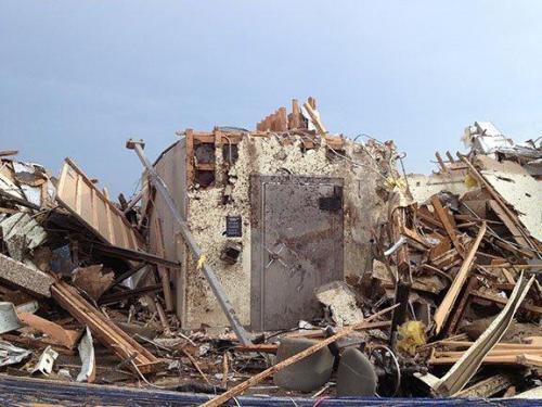 abandonedography: 10 Employees and 5 Customers at a bank in Oklahoma rode out the tornado in this va