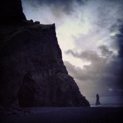 Midnight adventures in #Iceland (at Vík)