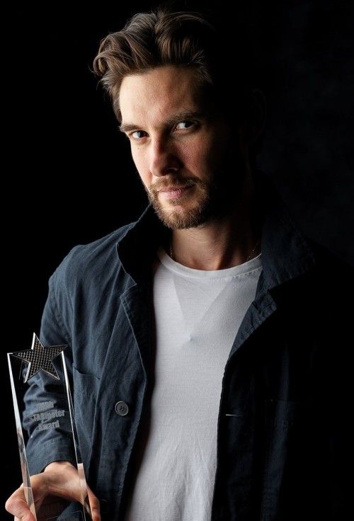 zaniesnfools:Ben Barnes wins IMDB’s STARmeter Award for Shadow and Bone (2021)