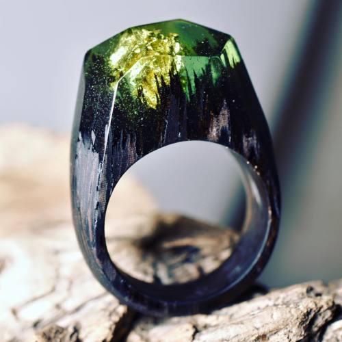 sixpenceee:  The carving inside this wooden ring is absolutely gorgeous! I found the website where they are made: http://www.mysecretwood.com/
