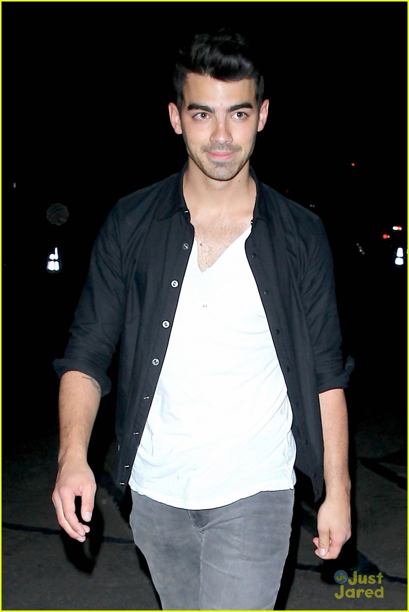 jobrosnews:  Joe Jonas arriving to the Kings of Leon after party in Los Angeles [10/3]