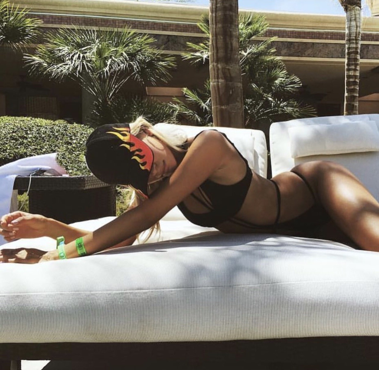 herseasonsswim:  Strike a pose ✌🏽