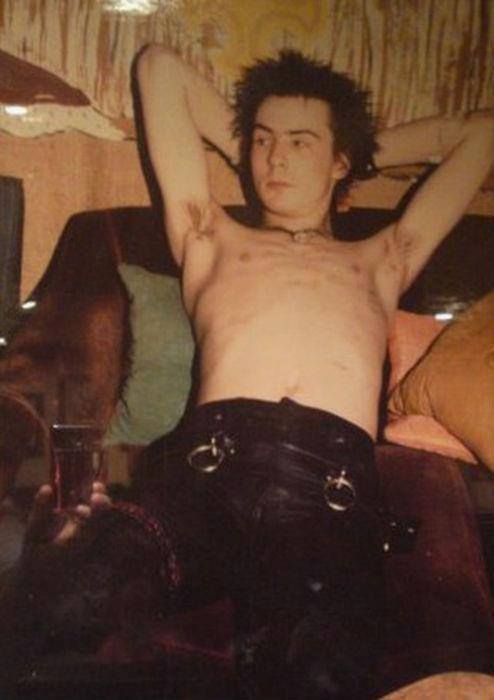 the-y0ung-and-the-restless:  (14) sid vicious | Tumblr on We Heart Ithttp://weheartit.com/entry/80045847/via/sabri_ramones 