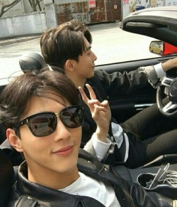 jihyukk:2 babes cruising around town