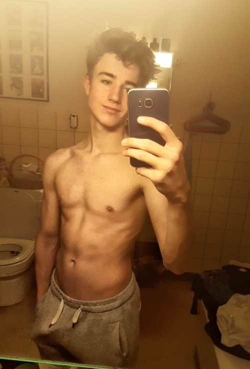 michaelricardo1996: ironcurtain1942: LilSpritey from Reddit, found some more of him