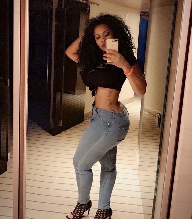 bigbuttsthickhipsnthighs:  Deelishis got body