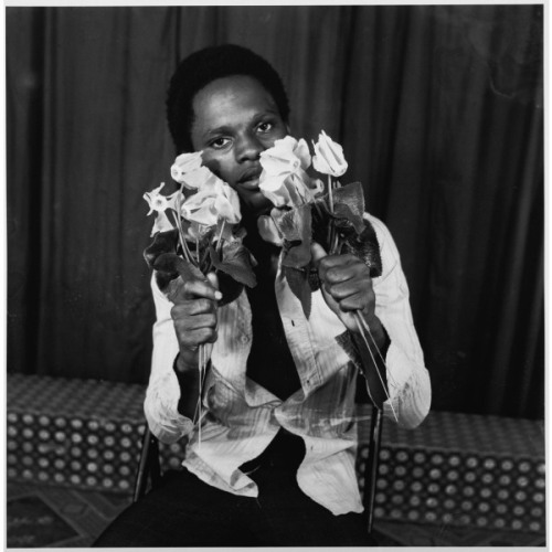 jaimerororo:  Samuel Fosso Self Portrait (L'Amour c'est la tendresse) 1977
