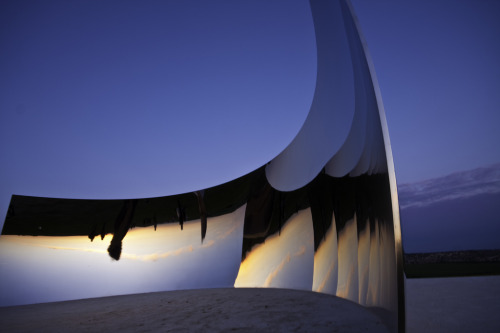 contemporary-art-blog: Anish Kapoor, C curve, 2007