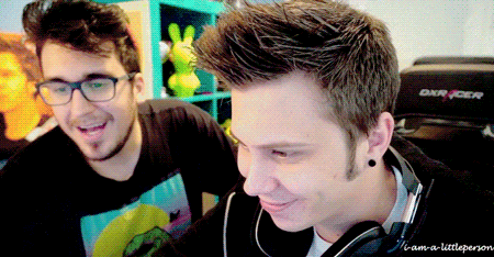 i-am-a-littleperson:  No dan mas de hermosos.  (ღ˘⌣˘ღ)